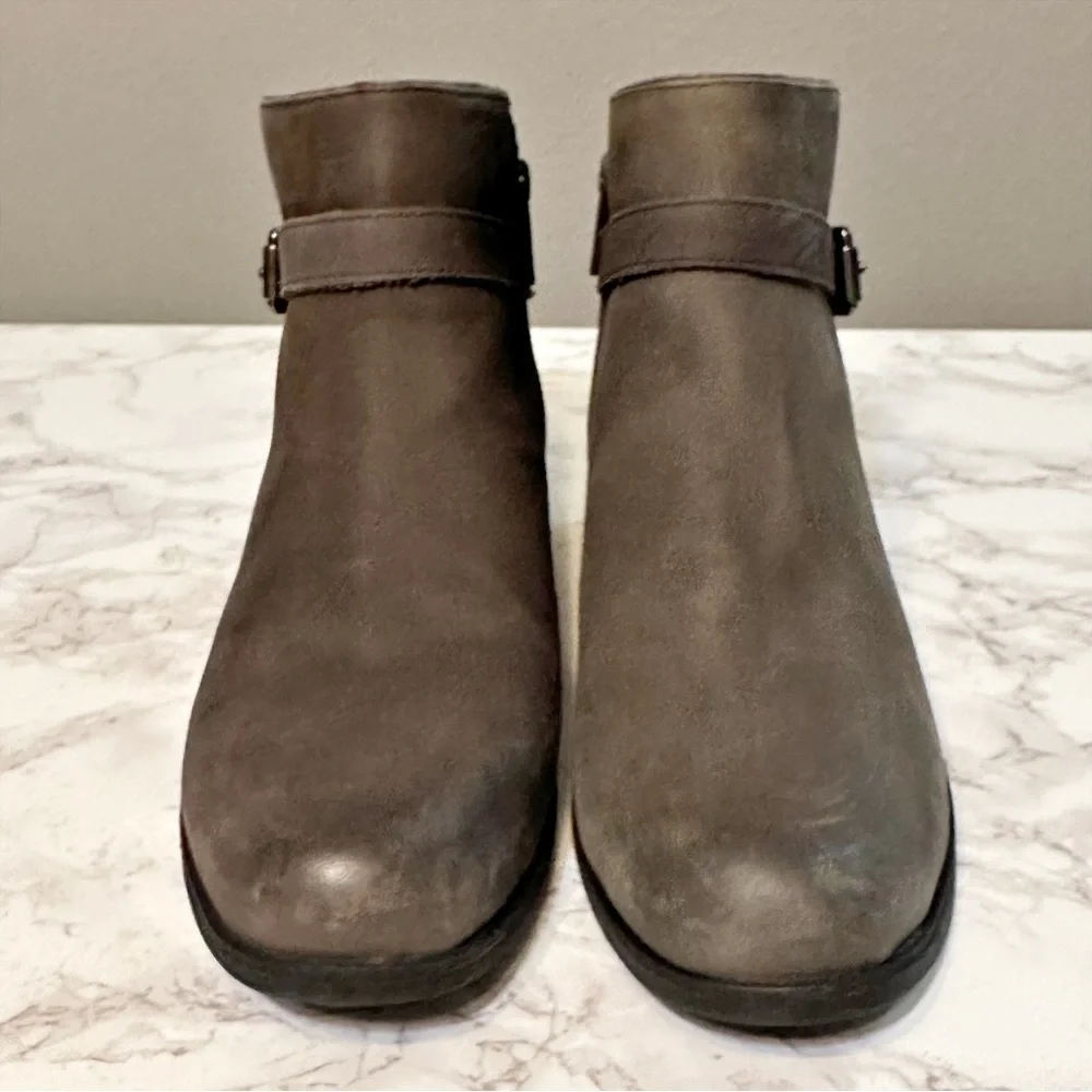 UGG Bellamy Distressed Gray Leather Sheepskin Ankle Boots Women’s Size 8…